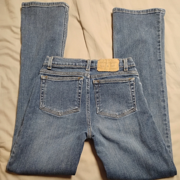 American Eagle Outfitters Light Blue Denim Jeans with Contrast Stitching - Picture 2 of 8